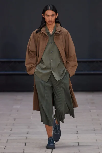 Look 10